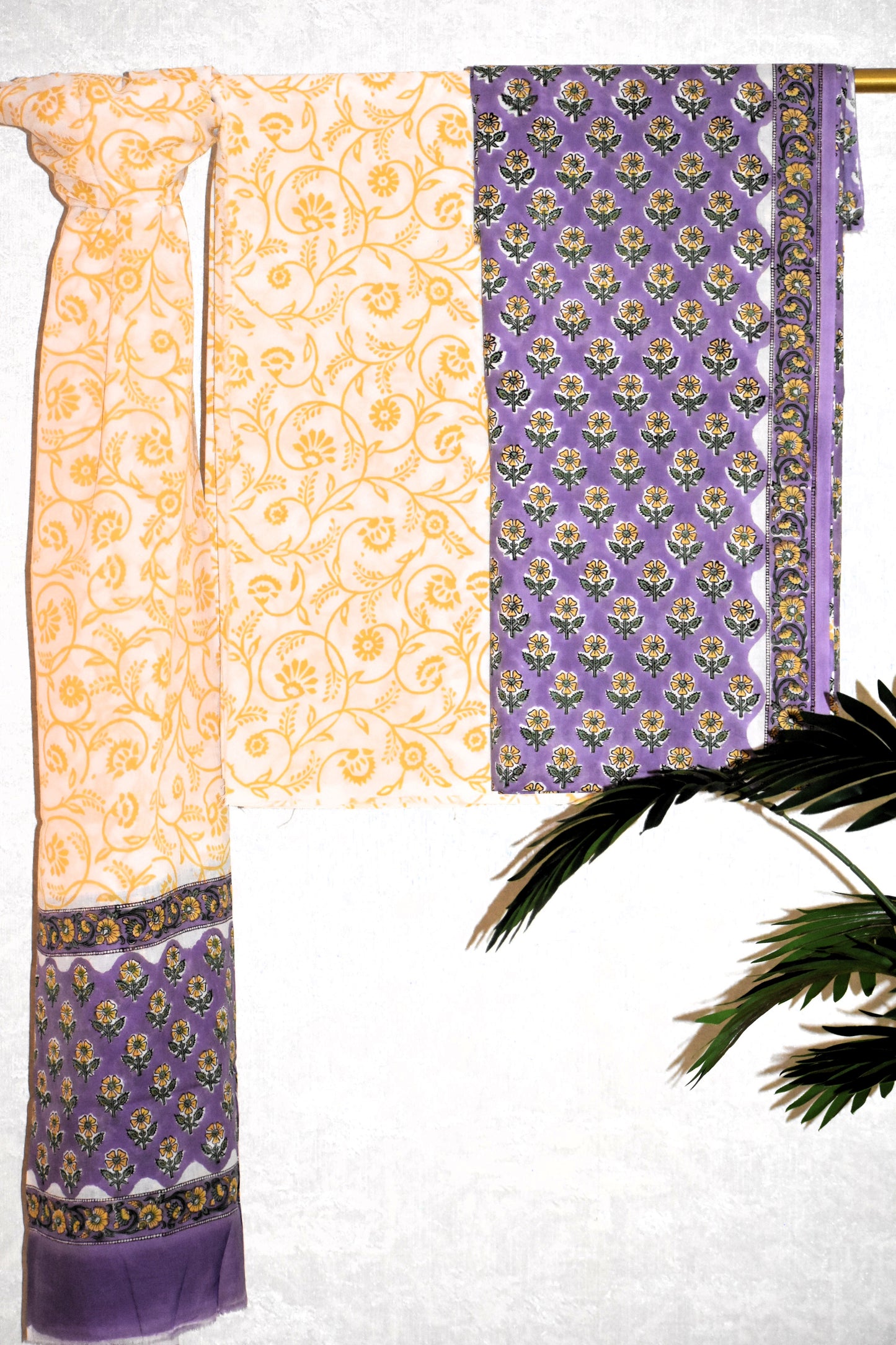 Lilac Small Floral Buti Hand Block Printed Cotton Suit With Malmal Dupatta