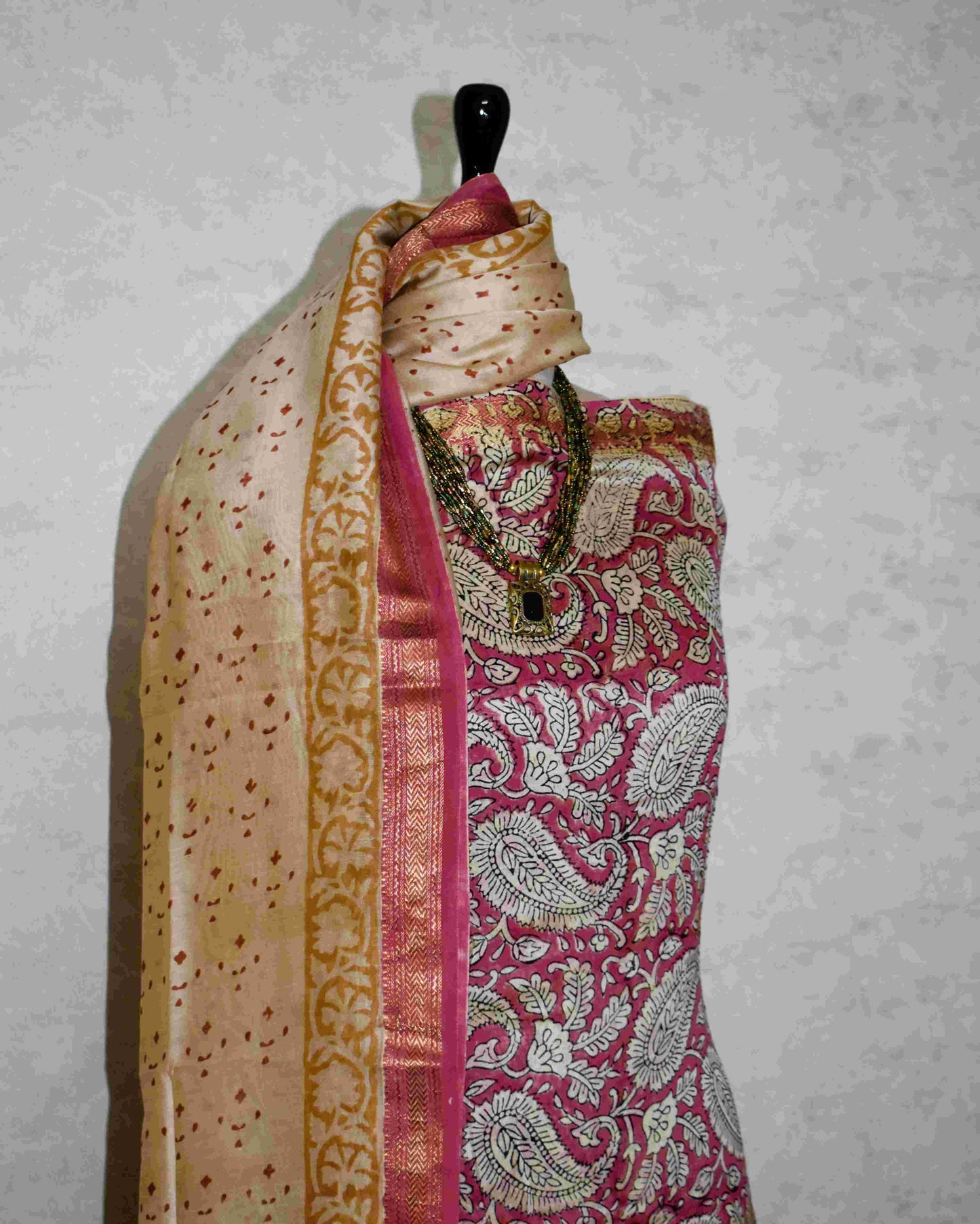 Bagru Matt Pink Paisley Printed Maheshwari Silk Suit Set