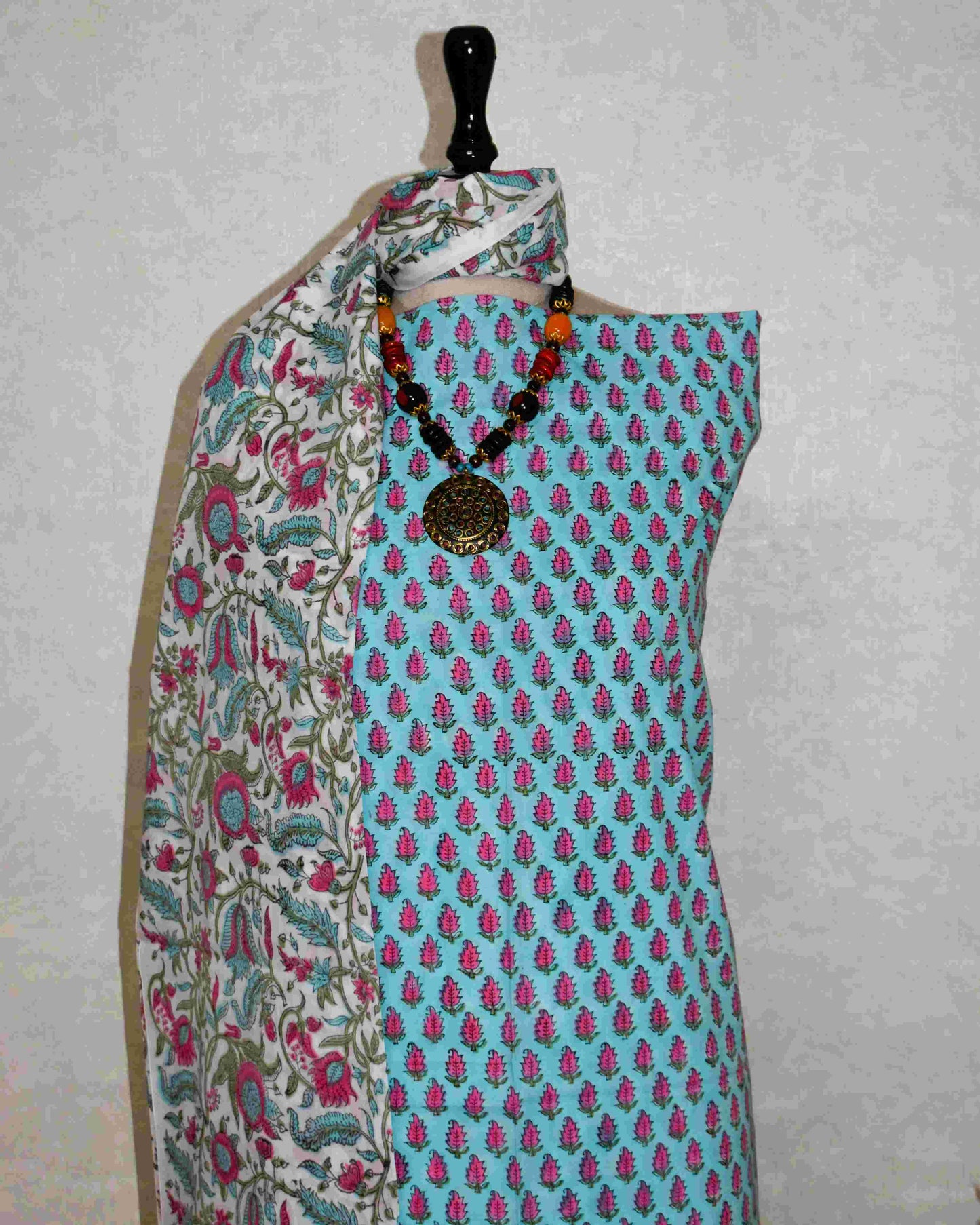 Pink Small All-over Floral Buti Cotton Suit with Malmal dupatta