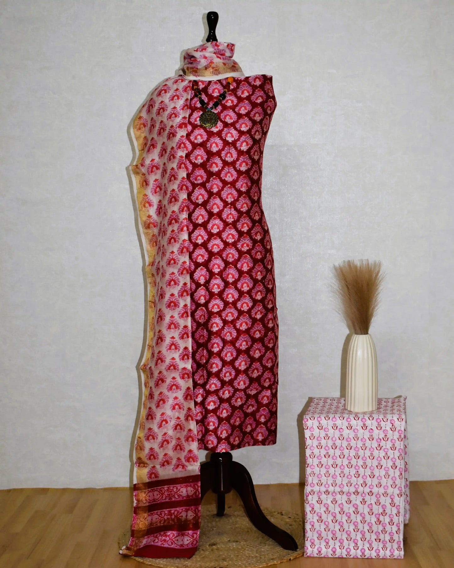 Sanganeri Red Small Floral Spade Buti printed Maheshwari Silk Suit Set